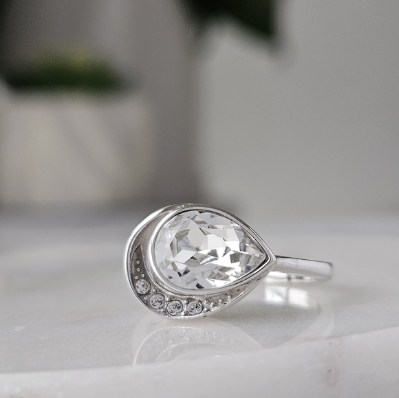 Official Swarovski Crystal Ring, size 7, 925 Sterling Silver - Picture 2 of 8
